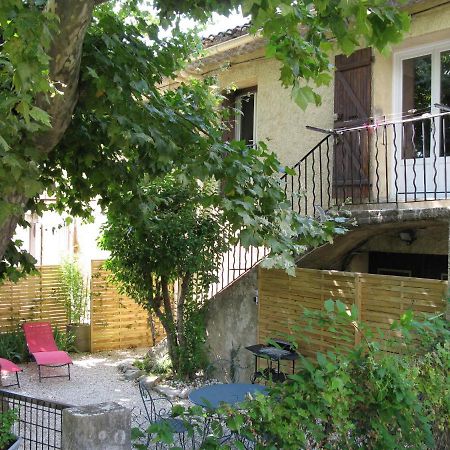 Location& Gites Sarrians Exterior photo