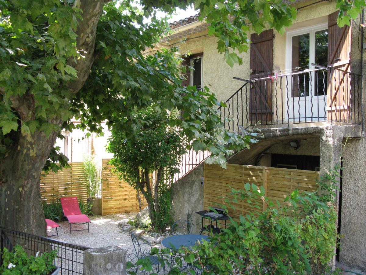 Location& Gites Sarrians Exterior photo