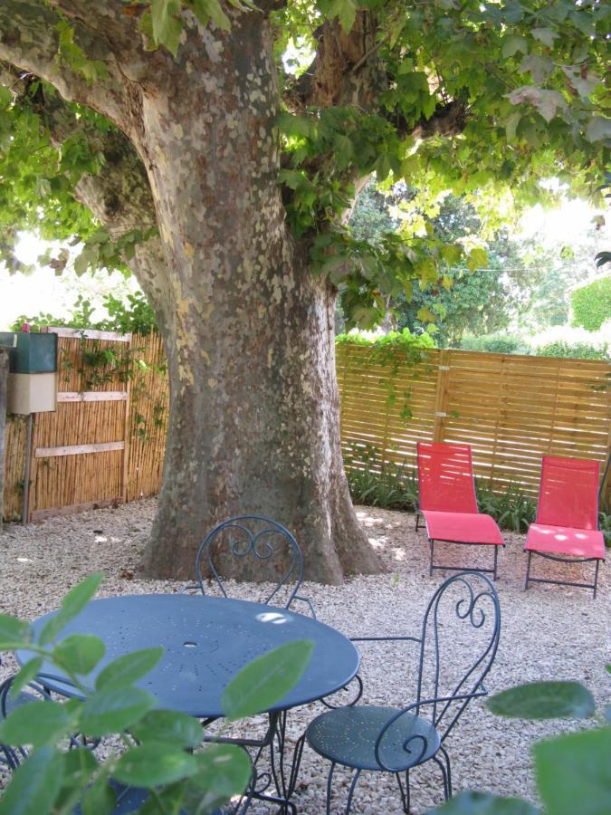 Location& Gites Sarrians Exterior photo