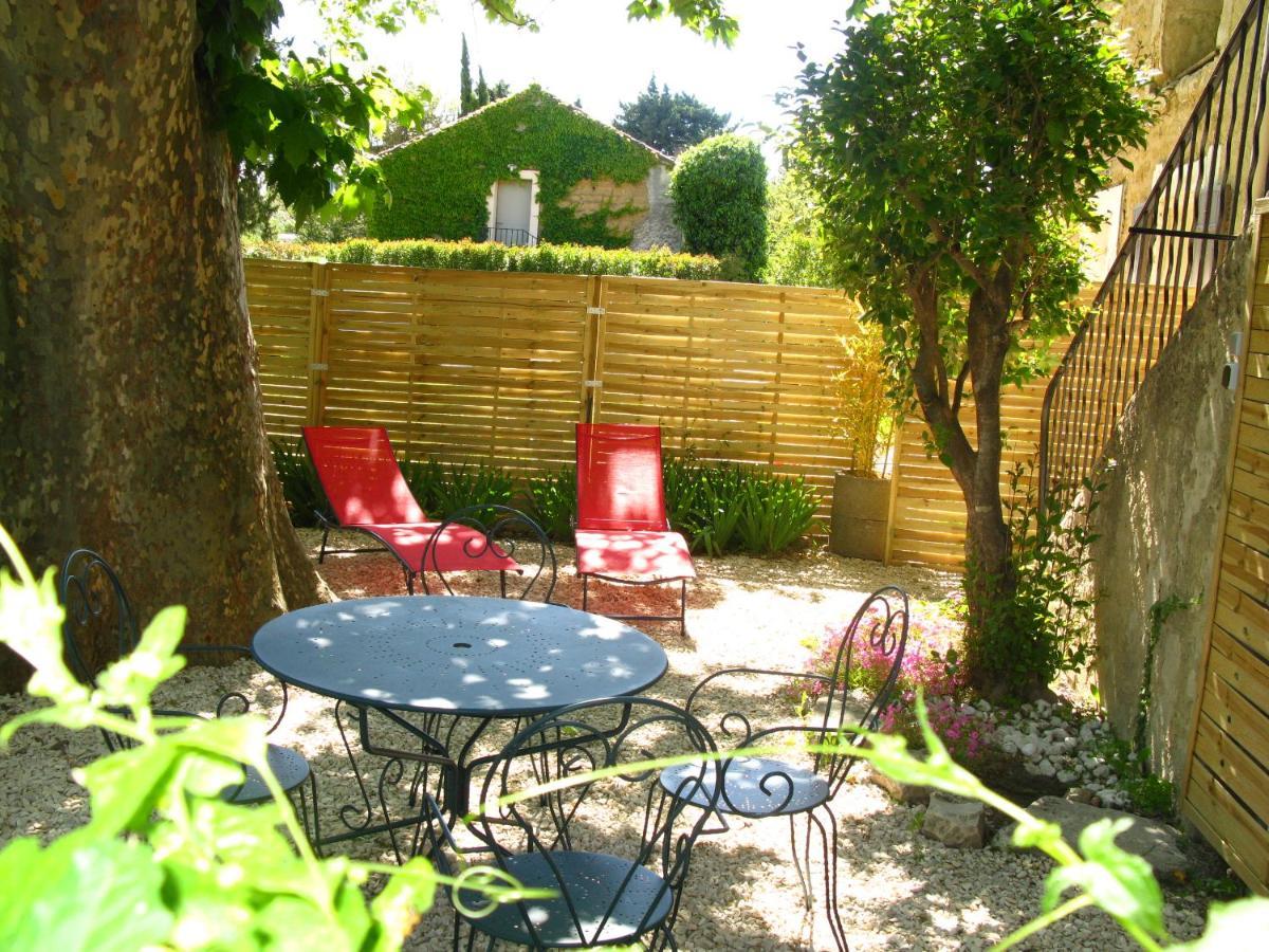 Location& Gites Sarrians Exterior photo